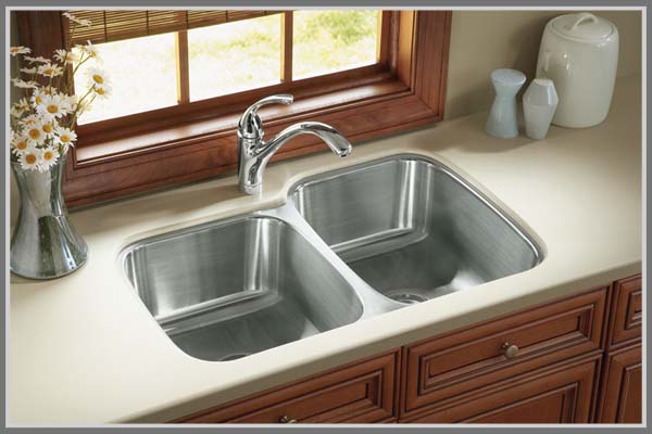 Bersihkan Tempat Cuci Piring Agar Dapur Tak Terlihat Jorok